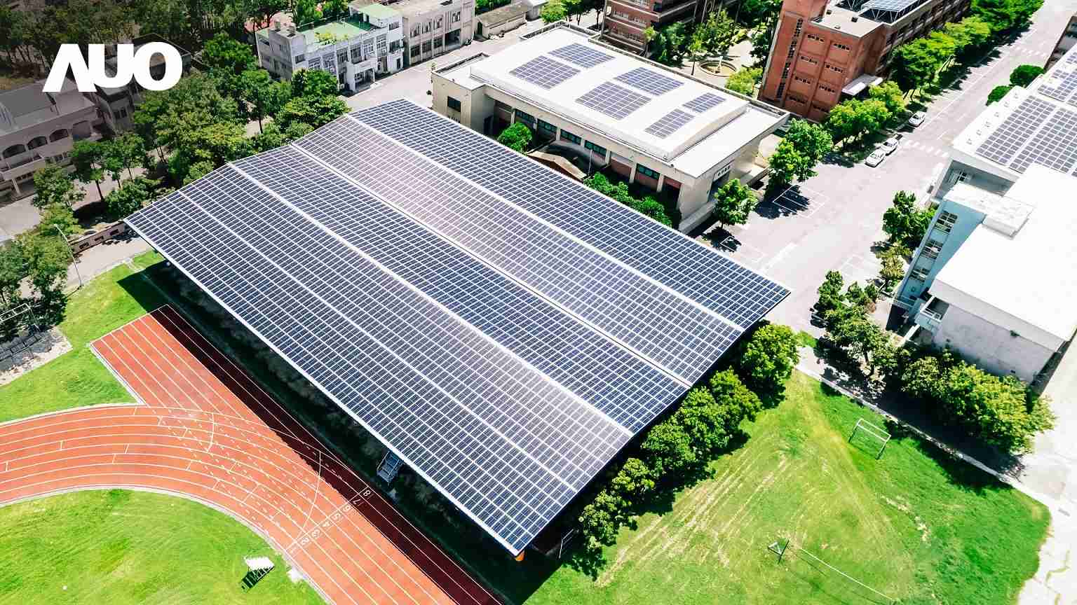 万利SunSteel光电整合型浪板具备快速安装、、、、轻量化优势,,,可提升15%发电效能,,,通过国际IEC与台湾VPC认证安全、、、、防漏、、、耐候标准